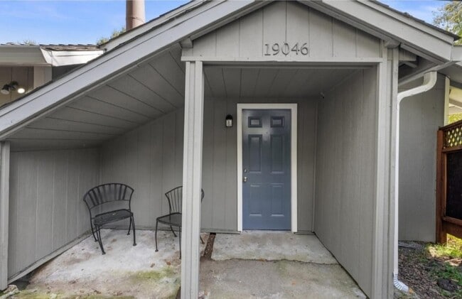 Building Photo - 19046 Laurel Dr