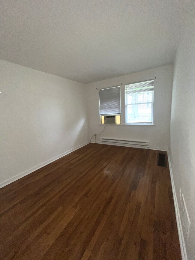 Building Photo - 1204 Yale Ave