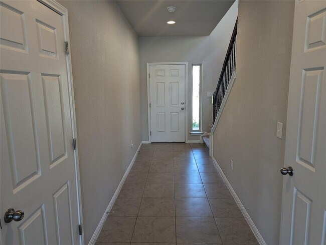 Building Photo - 525 Betty Ann Wy
