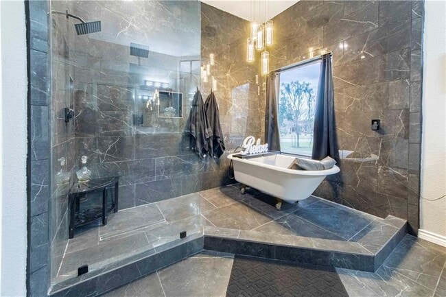 Building Photo - 4517 River Park Dr