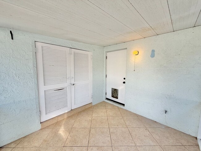 Building Photo - RFR (543 103rd Ave)