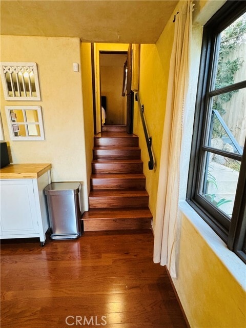 Building Photo - 573 Temple Hills Dr