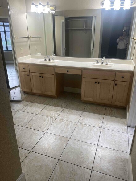 Building Photo - 5905 Small Hill Ct