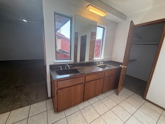 Building Photo - 7407 Kings Manor Ct