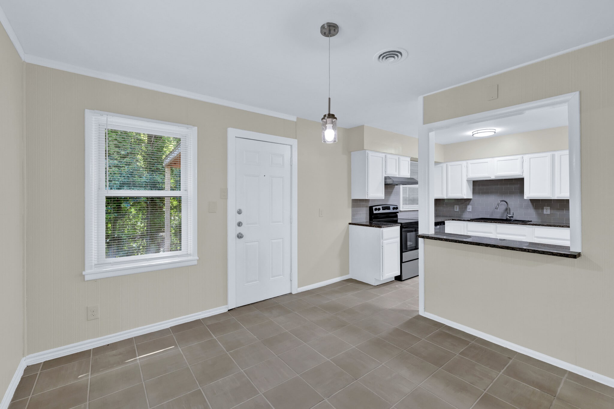 Building Photo - 4014 Sun Valley Dr