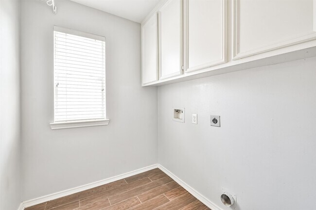 Building Photo - 18802 Half Volley Cir