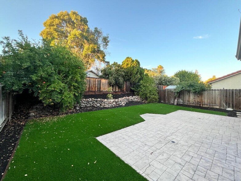 Building Photo - 5041 Winterglen Way