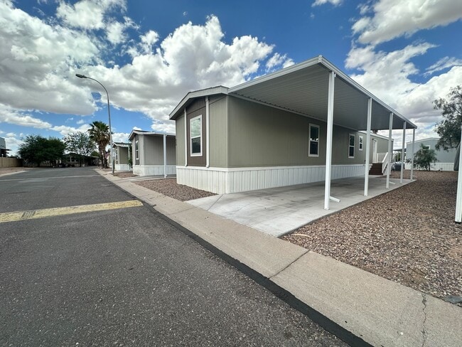 Building Photo - 2060 N Center St