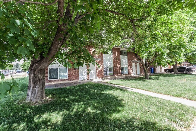 Building Photo - 1606 N Estrella Ave