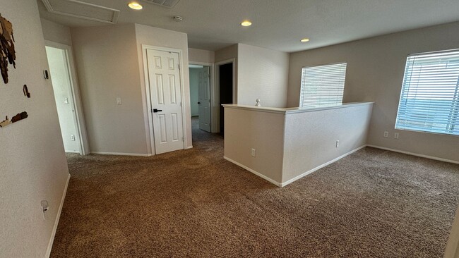 Building Photo - Charming # bedroom 2.5 Baths home for rent