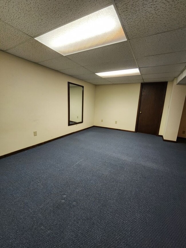Building Photo - Spacious 3 Bedroom 3 Bathroom Home For Ren...
