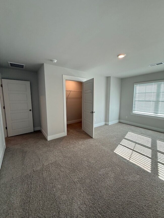 Building Photo - Be the first to Live in This Brand-New Townhome!