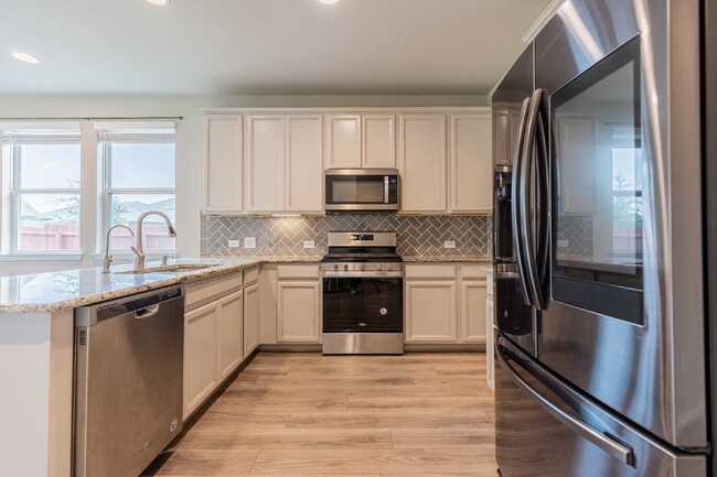 Building Photo - 6631 Gentry Farm