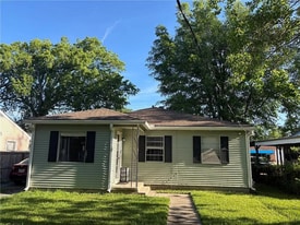 Building Photo - 112 Rosewood Dr