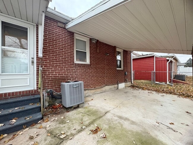 Building Photo - 3 Bedroom 2 Bathroom Cape Cod Available in York!