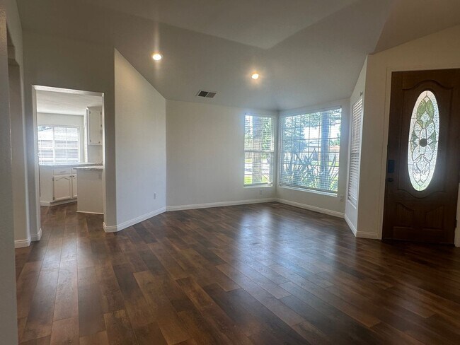 Building Photo - READY NOW! Corner home with POOL!