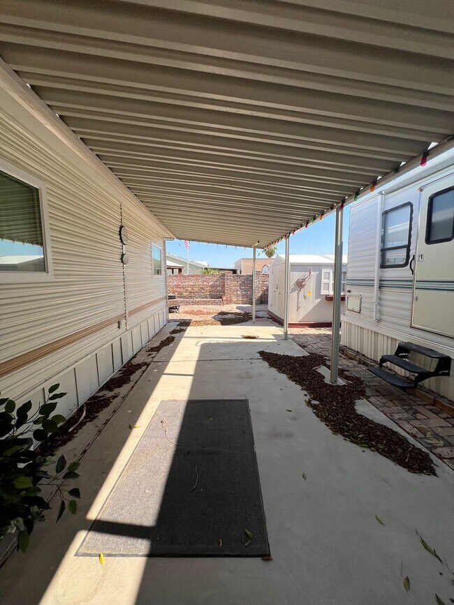 Building Photo - SHORT TERM FOOTHILLS RETREAT!