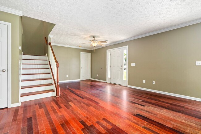 Building Photo - 4264 Live Oak Dr