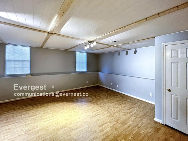 Building Photo - 205 Camellia Dr