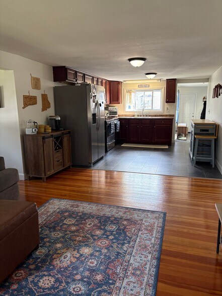 Building Photo - 8 Carter Rd