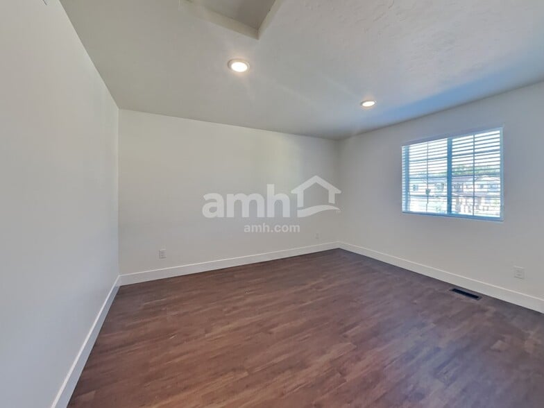 Building Photo - 11400 W Mesquite St