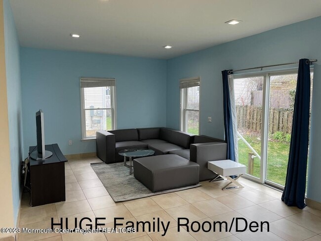 Building Photo - 108 Poplar Ave