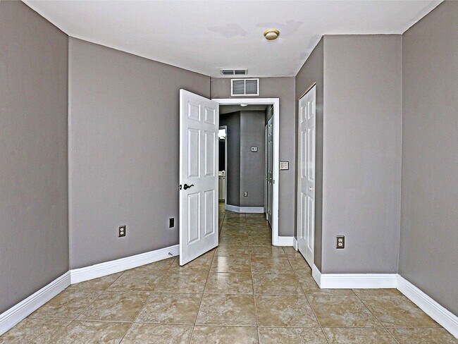 Building Photo - 3605 Cedar Oak Dr