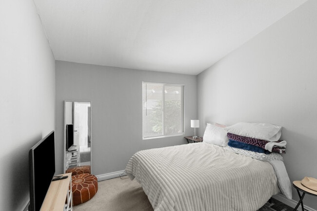 Building Photo - 47800 Madison St