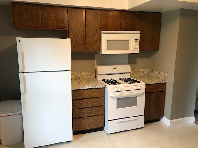 Building Photo - 235 Lyon St NE