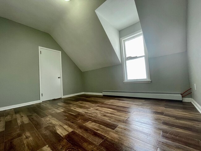 Building Photo - 349 6th Ave S