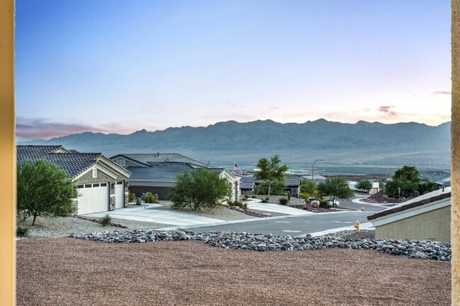 Building Photo - Beautiful Contemporary home with panoramic views! Community pool and club house use included.