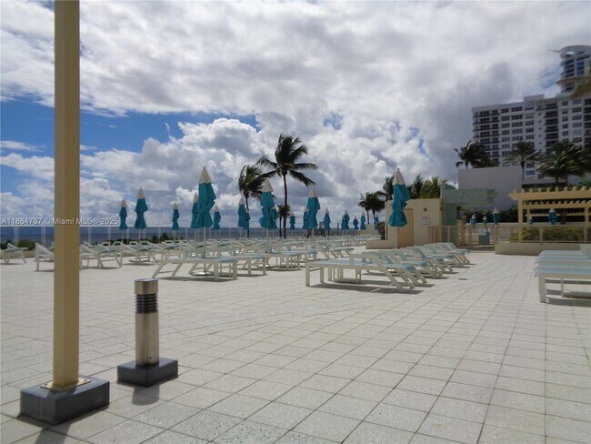 Building Photo - 2501 S Ocean Dr