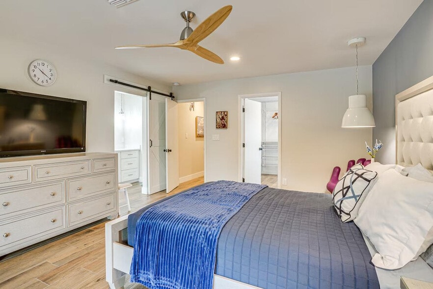 Building Photo - 2331 E Lupine Ave