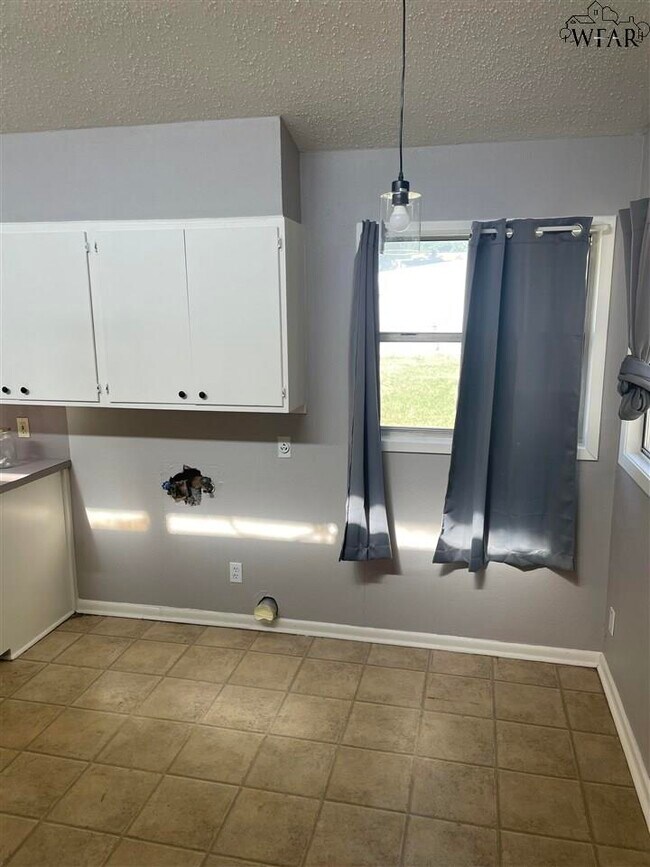 Building Photo - 4300 Barnett Dr