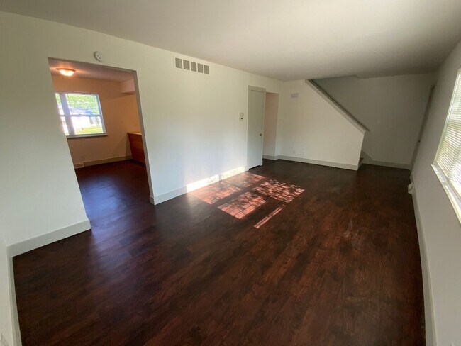 Building Photo - 204 S Scott Blvd
