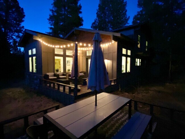 Building Photo - Short-Term Special $500 OFF First Month Rent | Short-Term Lease