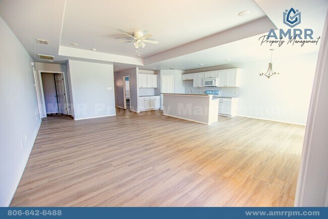 Building Photo - 4 Bedroom Available SOON!