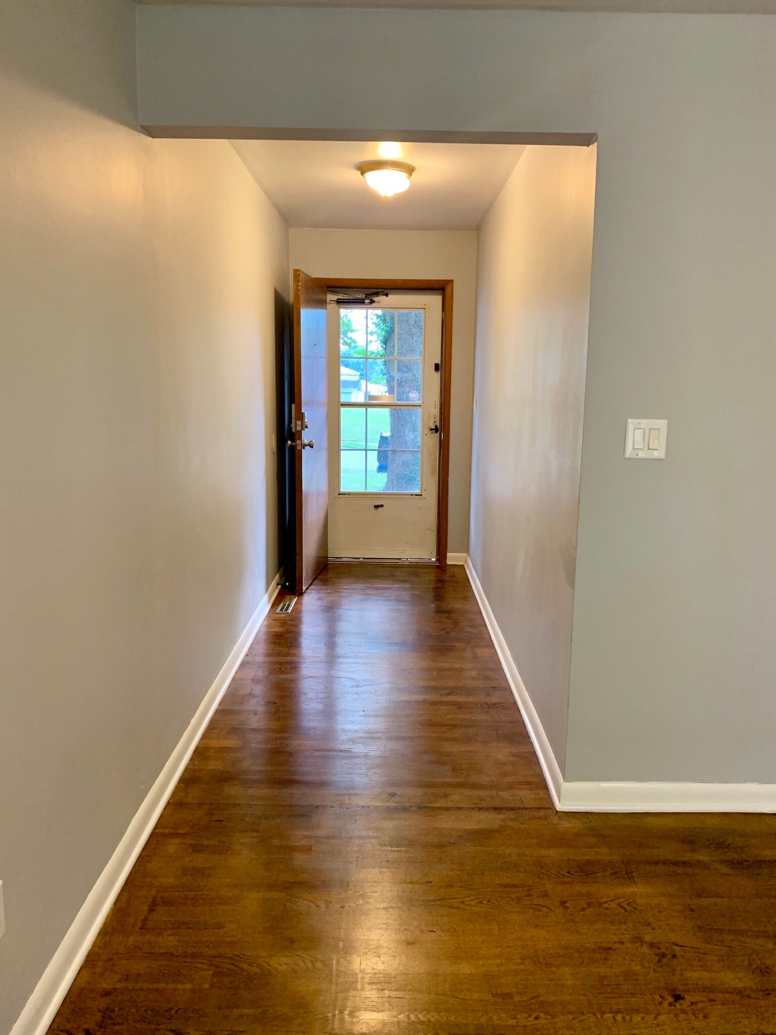 Entry - 3166 S Parkview Ave