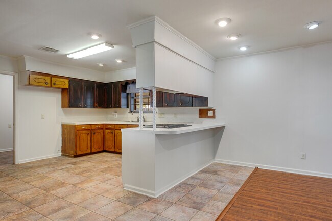 Building Photo - 113 Aberdeen Dr