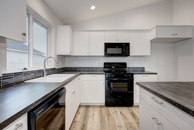 Building Photo - The 3 bedroom, 2 bedroom home also has a f...