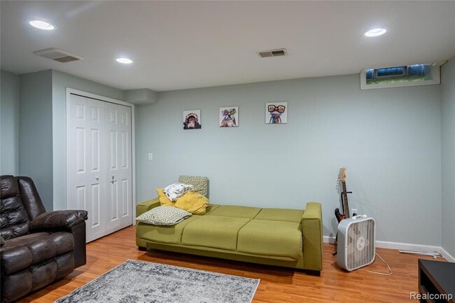 Building Photo - 41063 Millbrook Dr