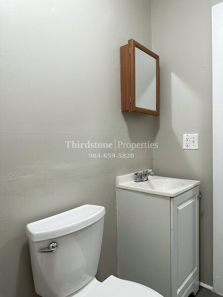 Building Photo - 2913 W 2nd St