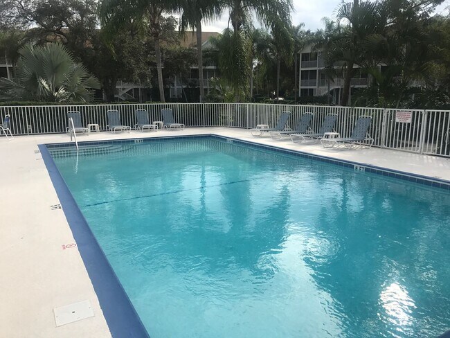 Building Photo - SEASONAL RENTAL - Downtown Sarasota Renova...