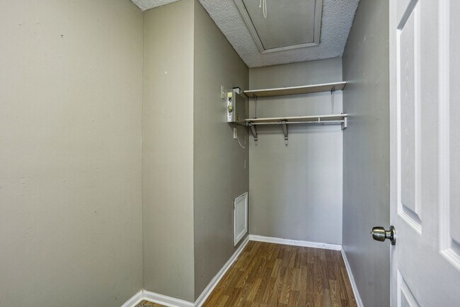 Building Photo - 41 Burlington Ct