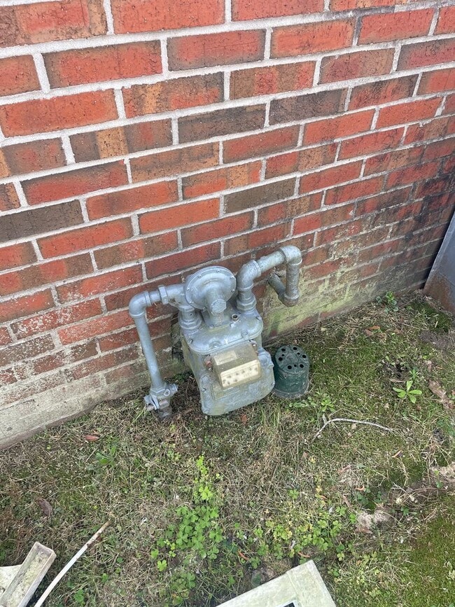 Building Photo - Brick Ranch- Dunn- 4 bedroom 2.5 bath- 2 car carport- Corner Lot