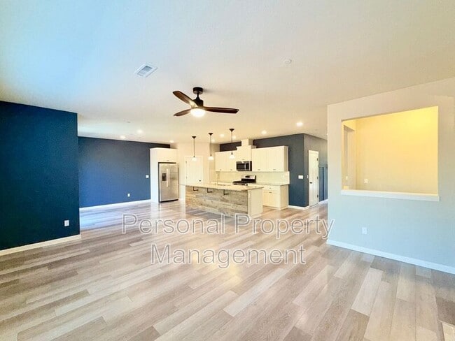 Building Photo - 3623 NE Sitka Dr