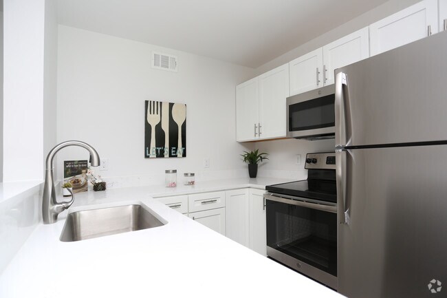 Interior Photo - 5005 San Jacinto St