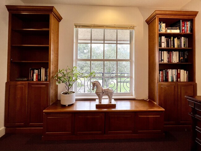 Building Photo - 2050 Windsock Way