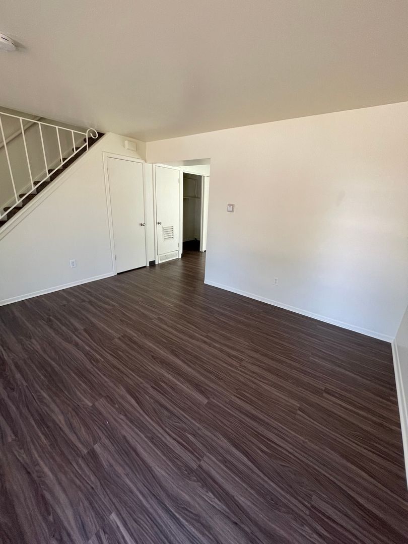 Building Photo - 1303 S Coffman St