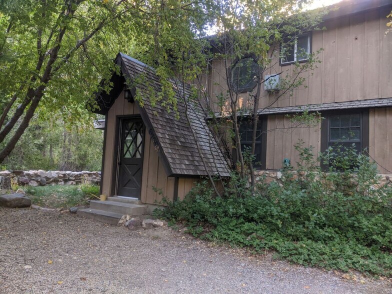 Building Photo - 6805 S Maxfield Dr